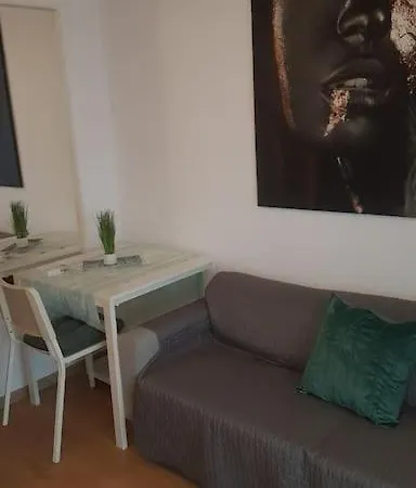 Chic Studio Pallady Apartment